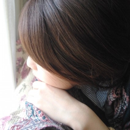 悩む女性